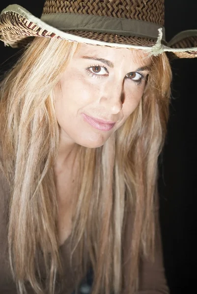 Retrato de mulher com chapéu — Fotografia de Stock