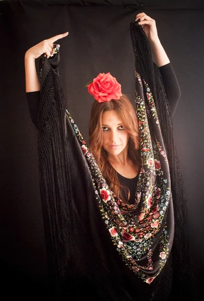 Vrouw met typische jurk van flamenco — Stockfoto