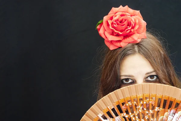 Žena s typickými šaty flamenca — Stock fotografie
