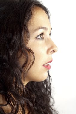 Genç ve mutlu bir kadının portresi