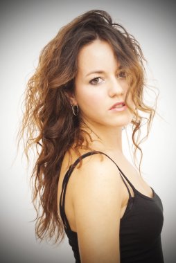 Genç ve mutlu bir kadının portresi