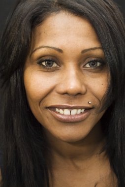 Güzel siyah kadın.