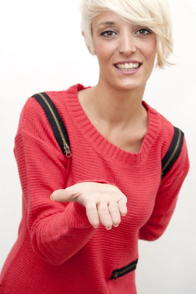 Mooie vrouw met korte witte haren — Stockfoto