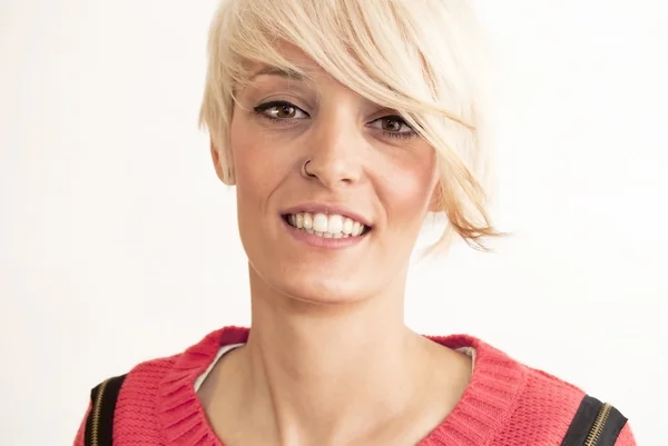 Mulher bonita com cabelo branco curto — Fotografia de Stock