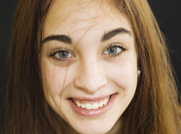 Hermosa chica con ojos azules — Foto de Stock