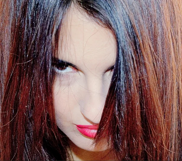 아름 다운 갈색 머리 소녀 — 스톡 사진