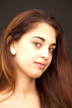 Mavi gözlü güzel kız.