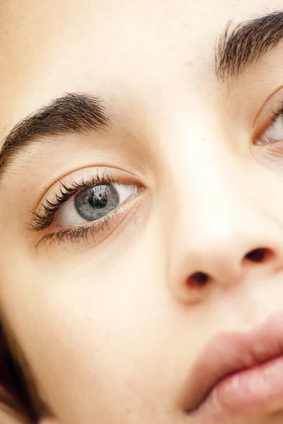 Hermosa chica con ojos azules —  Fotos de Stock