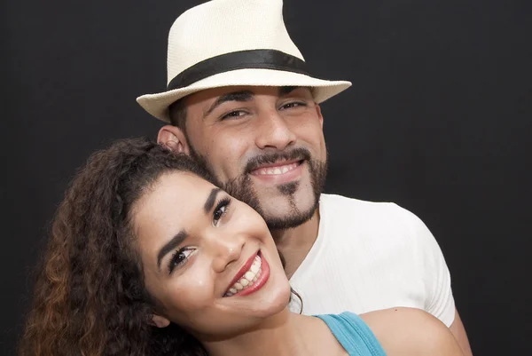 Pareja joven enamorada — Foto de Stock