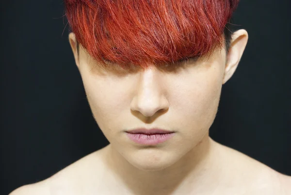 Mooie vrouw met het rode haar — Stockfoto
