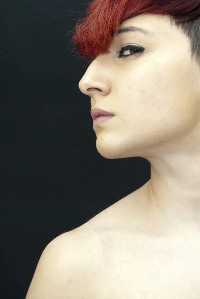 Vacker kvinna med det röda håret — Stockfoto