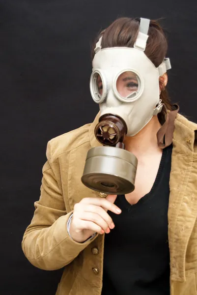 Piękna kobieta z maska gazowa — Zdjęcie stockowe