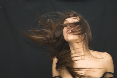 güzel bir kadın saçını sallama  