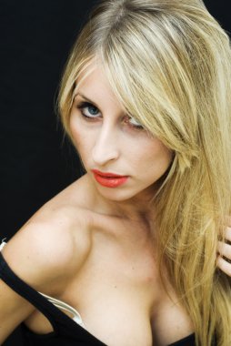 Güzel Sarışın Kadın