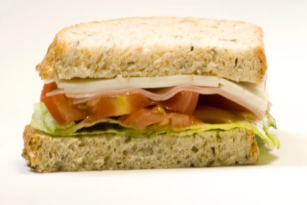 Бутерброд з сиру, шинки, помідорів і салату — стокове фото