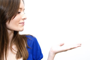 güzel bir kadın açık eliyle