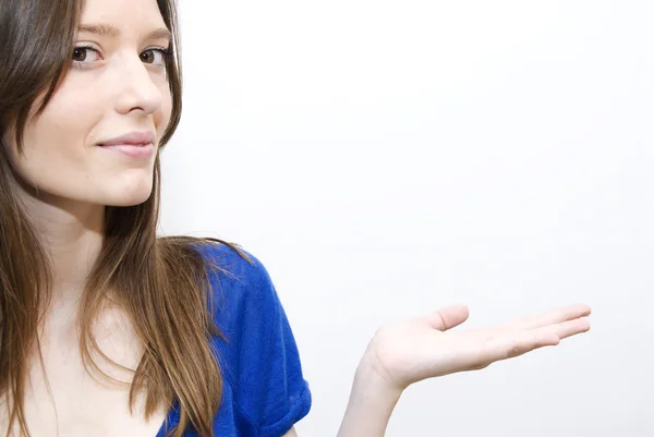 Bella donna con la sua mano aperta — Foto Stock