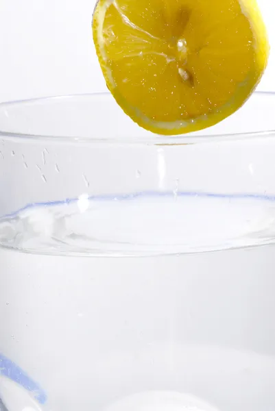 Lemon falling into the clear water — Stock Photo, Image