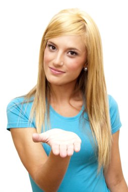 güzel bir kadın açık eliyle