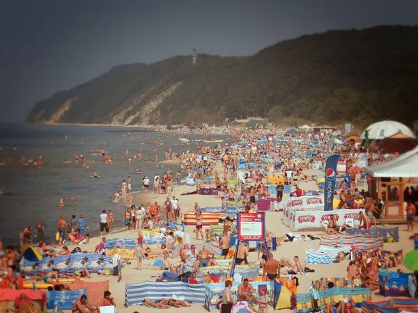 Turisti sulla spiaggia Fotografia Stock