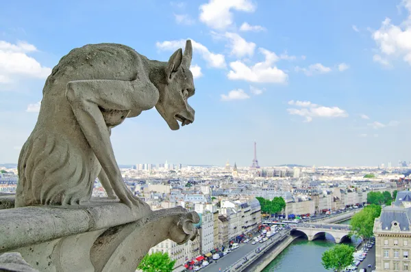 Gargoyle in Notre Dame Cathedral, Eiffel Tower on background. — Stock Photo, Image