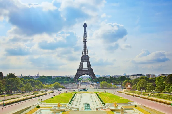 Eiffel torony landmark, kilátás a trocadero. Paris, Franciaország. — Stock Fotó