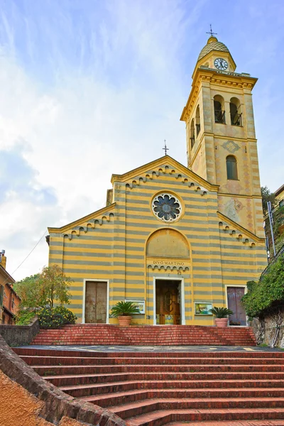 Portofino, san martino katholieke kerk landmark. Ligurië, Italië — Stockfoto