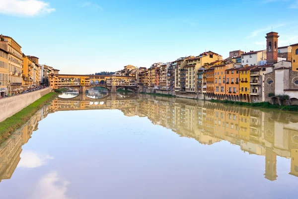 Ponte Vecchio, vieux pont, sur la rivière Arno à Florence. Toscane, je — Photo