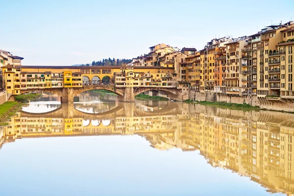 Ponte vecchio mezník, starý most, Novella ve Florencii. tusc — Stock fotografie