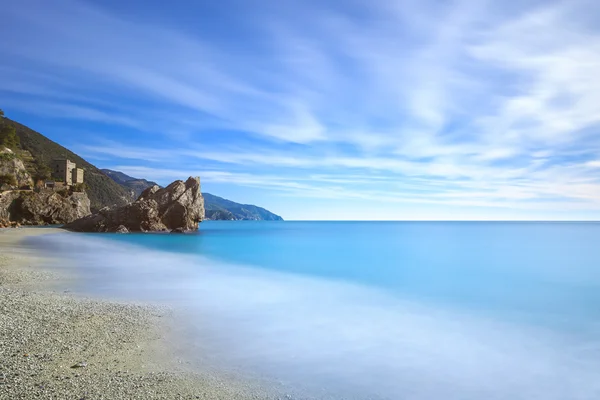 Monterosso beach, rock and sea. Cinque terre, Liguria Italy — Stock Photo, Image