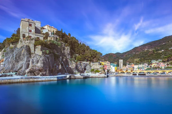 Monterosso pueblo, puerto y bahía de mar. Cinque terre, Liguria Italia — Foto de Stock
