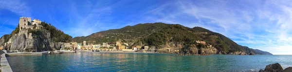 Monterosso panorama, přístav a moře zálivu. Cinque terre, liguria, Itálie — Stock fotografie