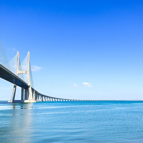 Vasco da gama Köprüsü tagus Nehri üzerinde. Lizbon, Portekiz, Avrupa. — Stok fotoğraf