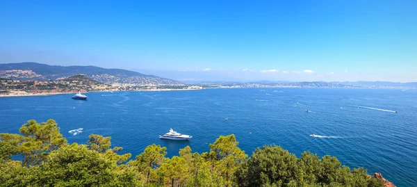 Cannes la napoule zatoki widok. Francuska riviera, Lazurowe Wybrzeże, Prowansja — Zdjęcie stockowe