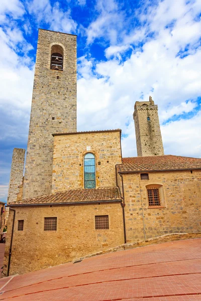 San Gimignano, square and towers. Tuscany, Italy, Europe. — Zdjęcie stockowe