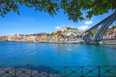 bloem dak. fragment van koning paleis in bangkok.