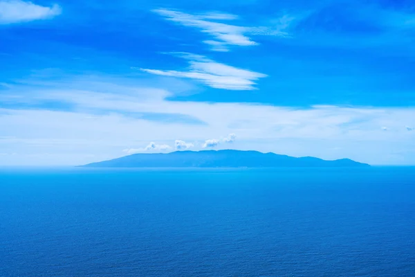 Wyspa Giglio Widok ptaka z argentario. Morze Śródziemne. Włochy — Zdjęcie stockowe