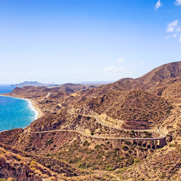 Andalucía, paisaje. Carretera en Cabo de Gata Park, Almería. España —  Fotos de Stock