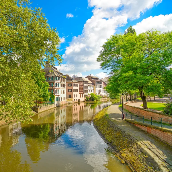 Strasbourg, water canal in Petite France area, Unesco site. Alsace. — Stock Photo, Image