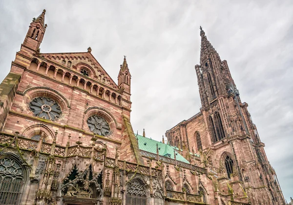 A strasbourgi katedrális Notre Dame. Elzász, Franciaország — Stock Fotó