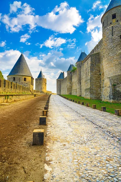 カルカソンヌ シテ、日没に中世の要塞都市です。ユネスコ世界遺産、フランス — ストック写真