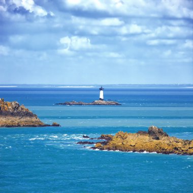 Brittany okyanus panorama, adalar ve deniz feneri du grouin gelin. Cancale, Fransa