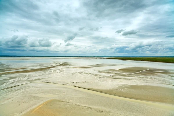 Low tide in Mont Saint Michel Bay. Normandy, France. — Stock Photo, Image