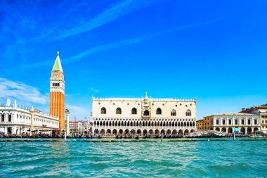 Venedik landmark, piazza san marco campanile ve doge Sarayı ile. İtalya
