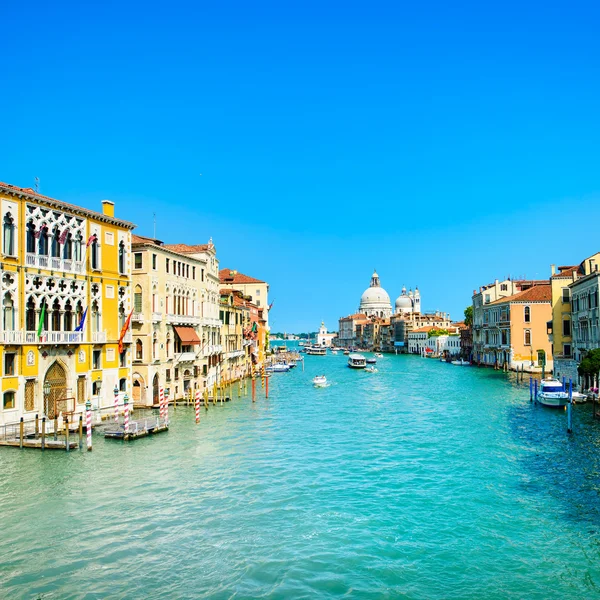 Canal Grande Venedig, santa maria della salute kyrkliga landmärke. Italien — Stockfoto