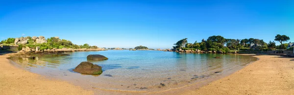 Ploumanach panorama, rocks and bay beach in morning, Brittany, France. — Stock Photo, Image