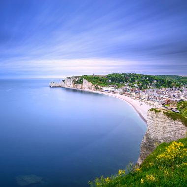 Etretat köyü. Hava manzara uçurum. Normandy, Fransa.