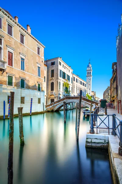 Veneza San Giorgio dei Greci canal de água e campanário da igreja. Itália — Fotografia de Stock