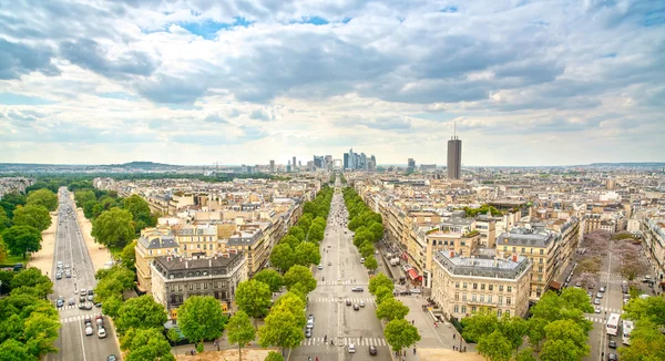 Деловая зона Ла Оборона, авеню Гранд Арми. Париж, Франция — стоковое фото
