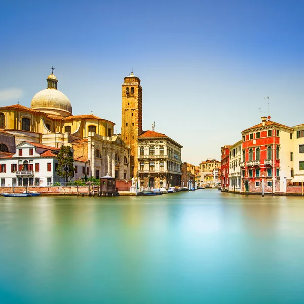 Canal Grande w Wenecji, san geremia zabytkowy kościół. Włochy — Zdjęcie stockowe